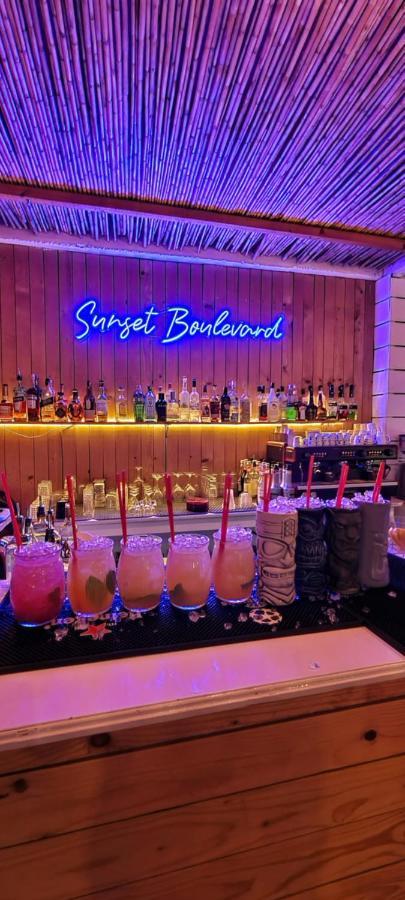 Sunset Boulevard Hotel Κηπαρό Εξωτερικό φωτογραφία